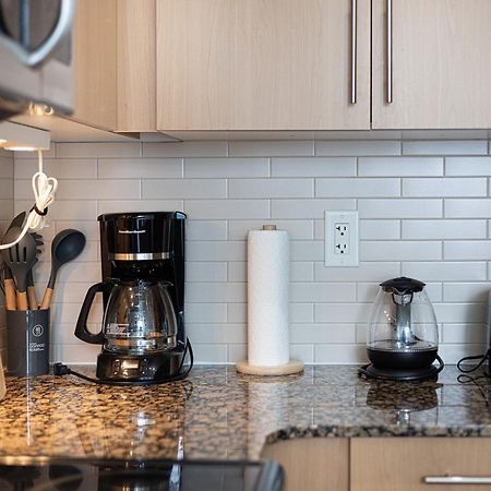 Newly Renovated Cozy Condo/Union Station Торонто Екстер'єр фото