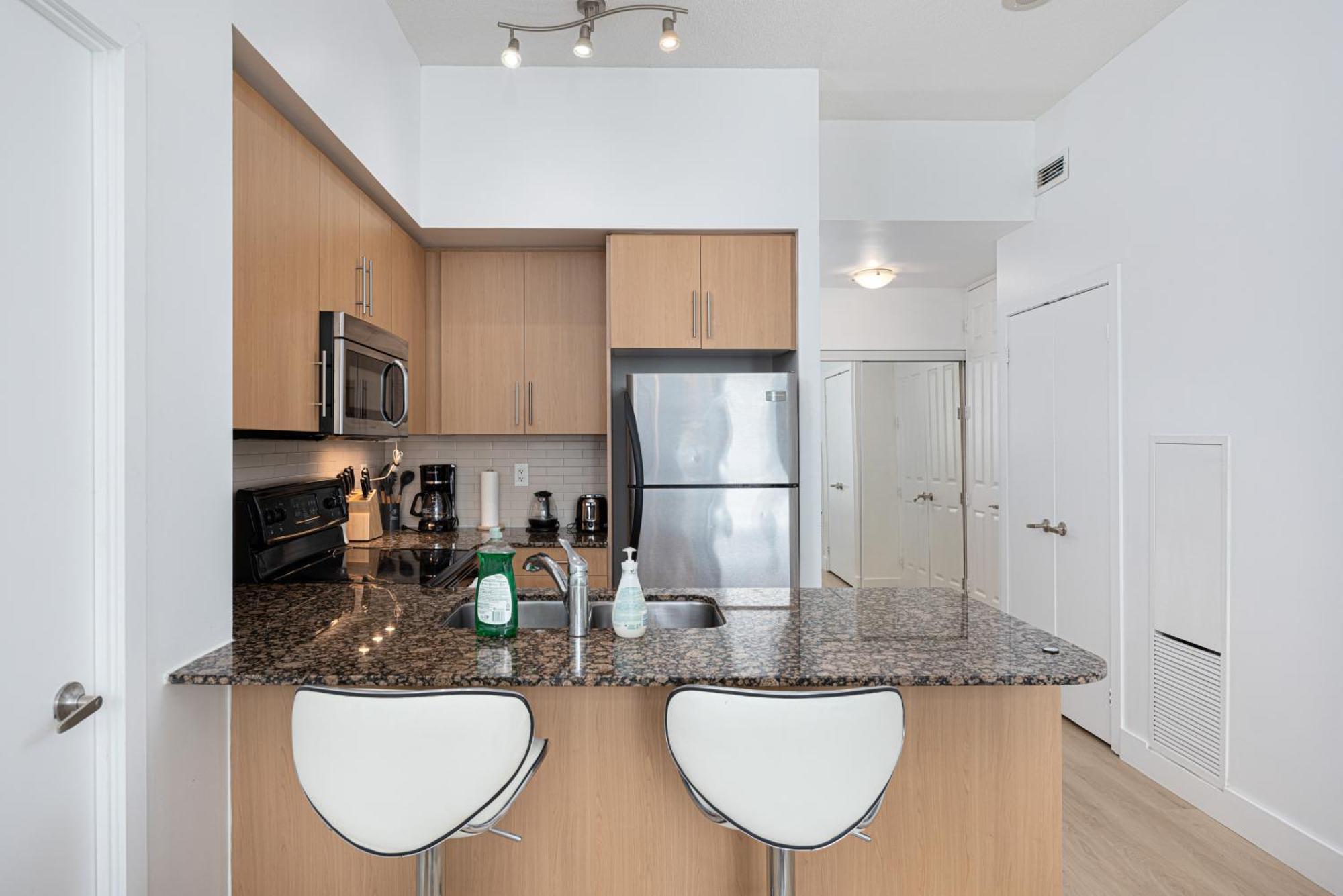Newly Renovated Cozy Condo/Union Station Торонто Екстер'єр фото